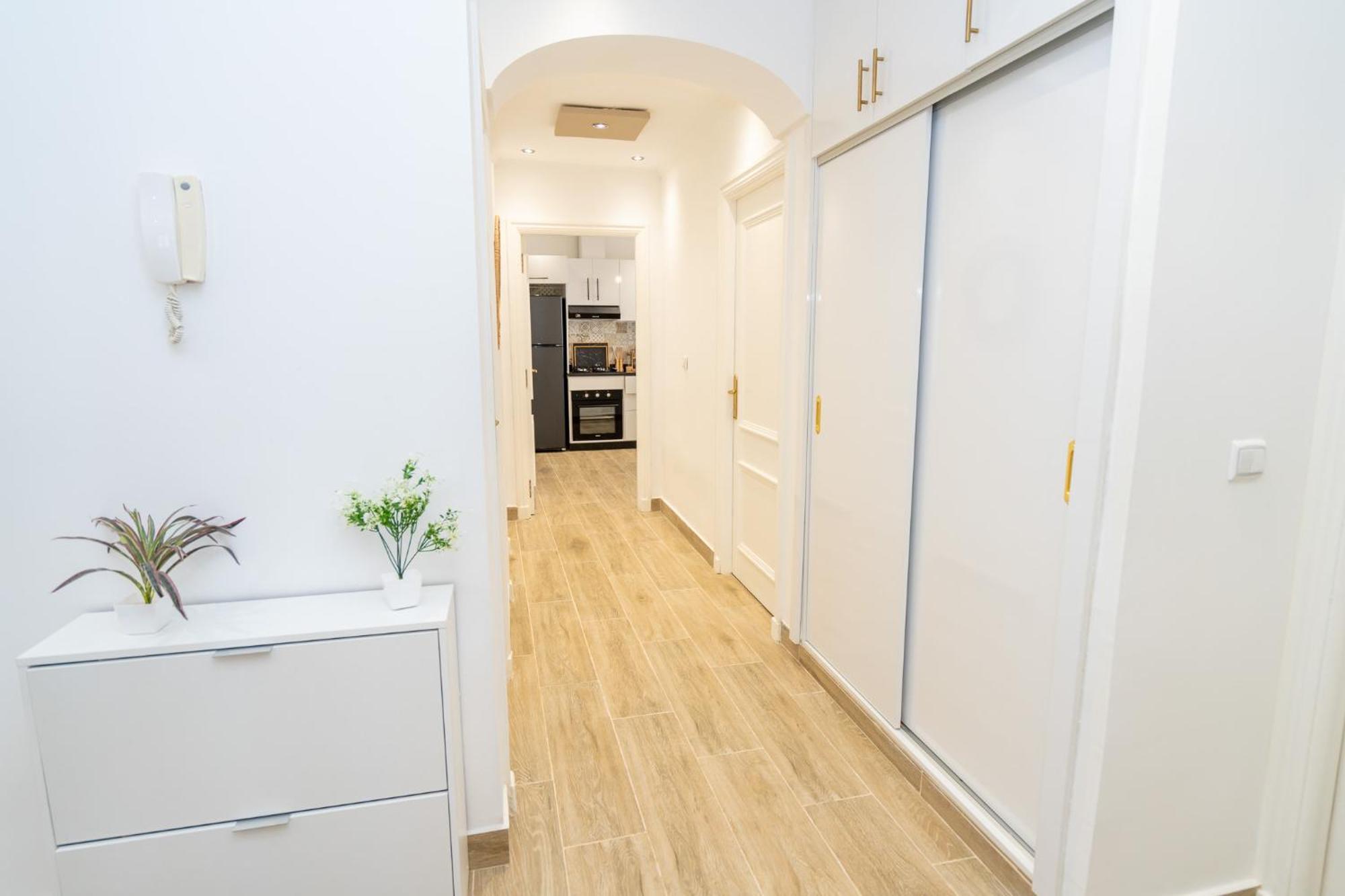 Appartement Family Corner, Moderne Elegant Et Spacieux, Ideal Pour Familles Et Groupes, 3' A Pied De La Corniche Tanger